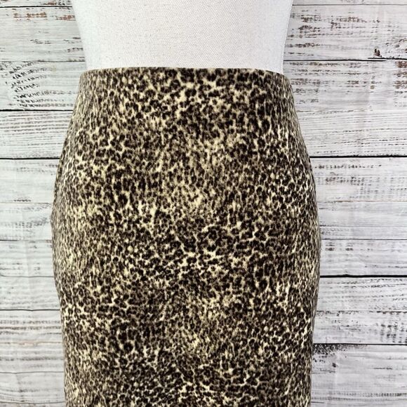 Talbots Skirt size 4 Brown Velvet Cheetah Leopard Straight Pencil Knee Career - Picture 2 of 8